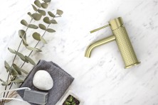 Смеситель для раковины Lotis Santi 1004BB brushed brass